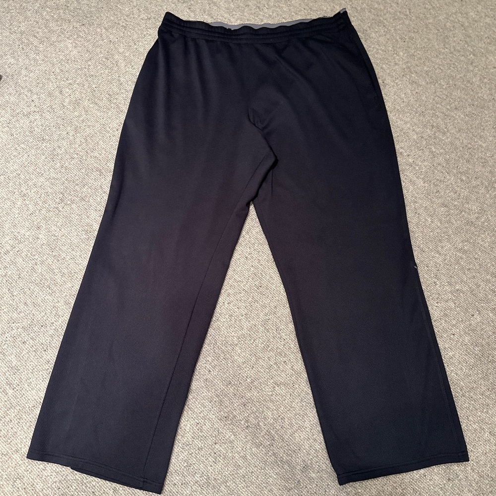 UNDER ARMOUR BLACK LOOSE FIT ATHLETIC PANTS WITH POCKETS, DRAWSTRING AND DETAILS